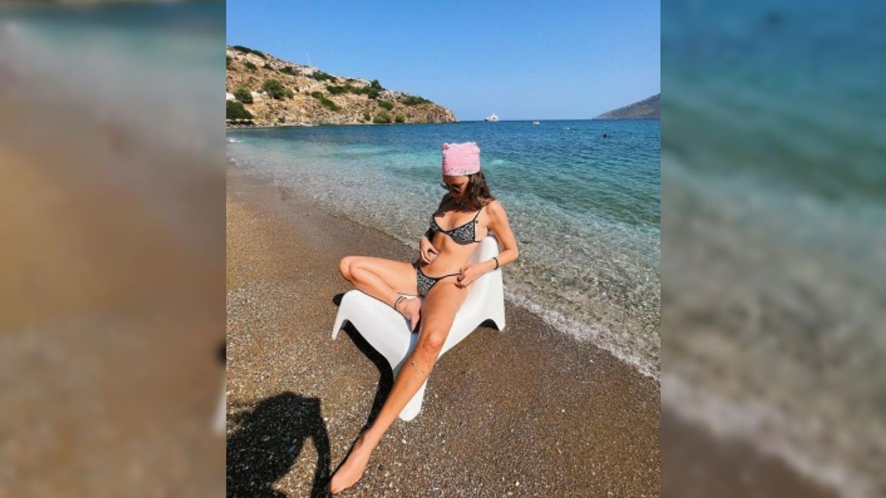 Serenay Sarıkaya'dan güneş banyosu pozu