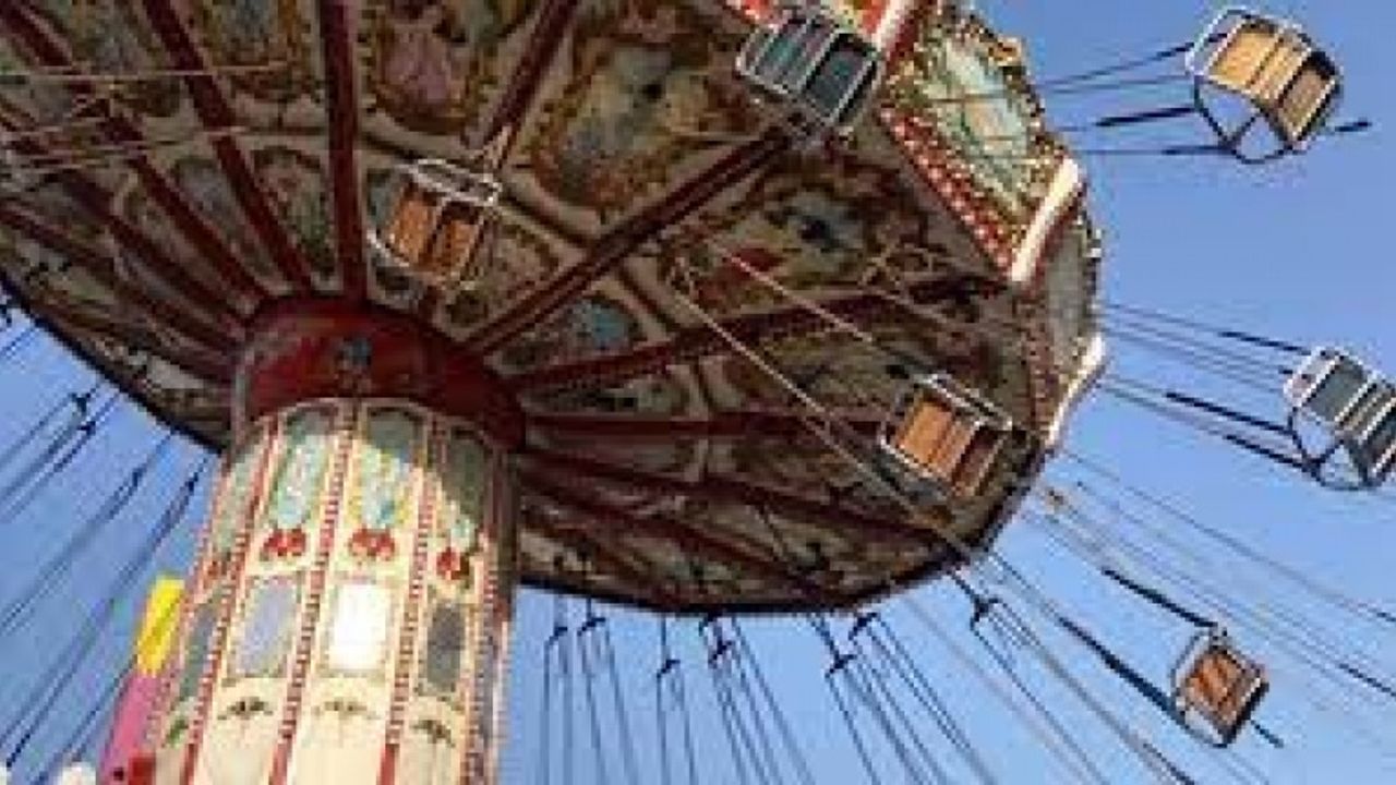 Hindistan’da lunaparktaki dönen salıncak düştü: 13 yaralı