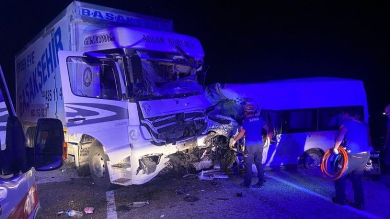 Sivas-Malatya yolunca korkunç kaza! Çok sayıda ölü ve yaralı var