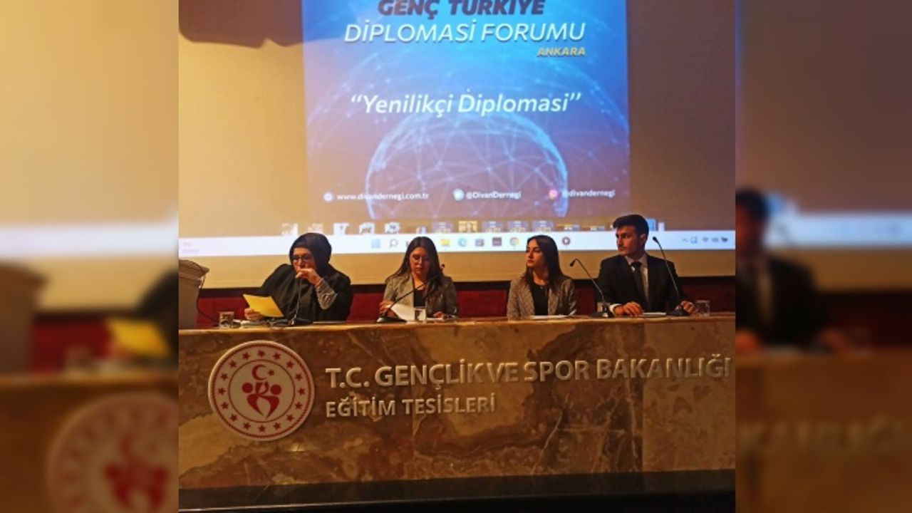 "Genç Türkiye Diplomasi Formu"da Kuzey Kıbrıs Türk Cumhuriyeti Örneği" başlıklı bildiri sunuldu 