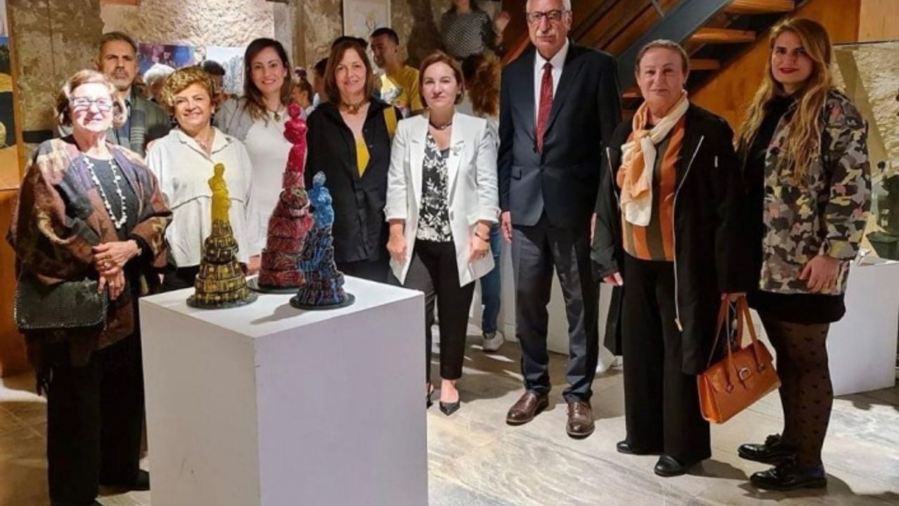 “Uluslararası Kadın Sanatçılar Sanat Buluşması Sergisi” Girne'de sanat severlerle buluştu