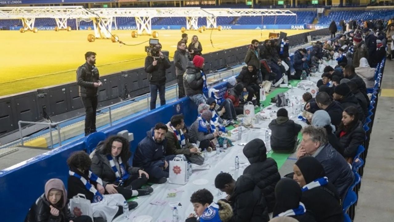 İngiliz futbol devlerinden Chelsea, statta iftar yemeği düzenledi