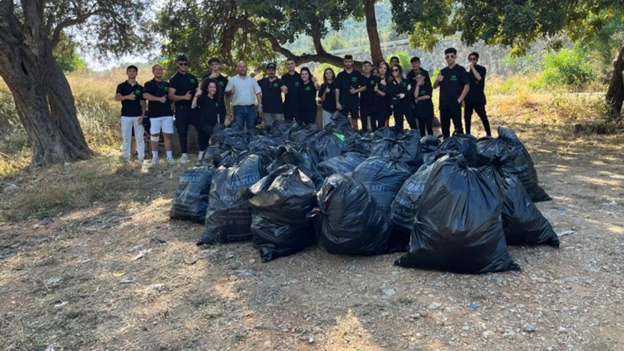 Evkaf İyilik Gönüllüleri Çevre Temizliklerine Devam Ediyor