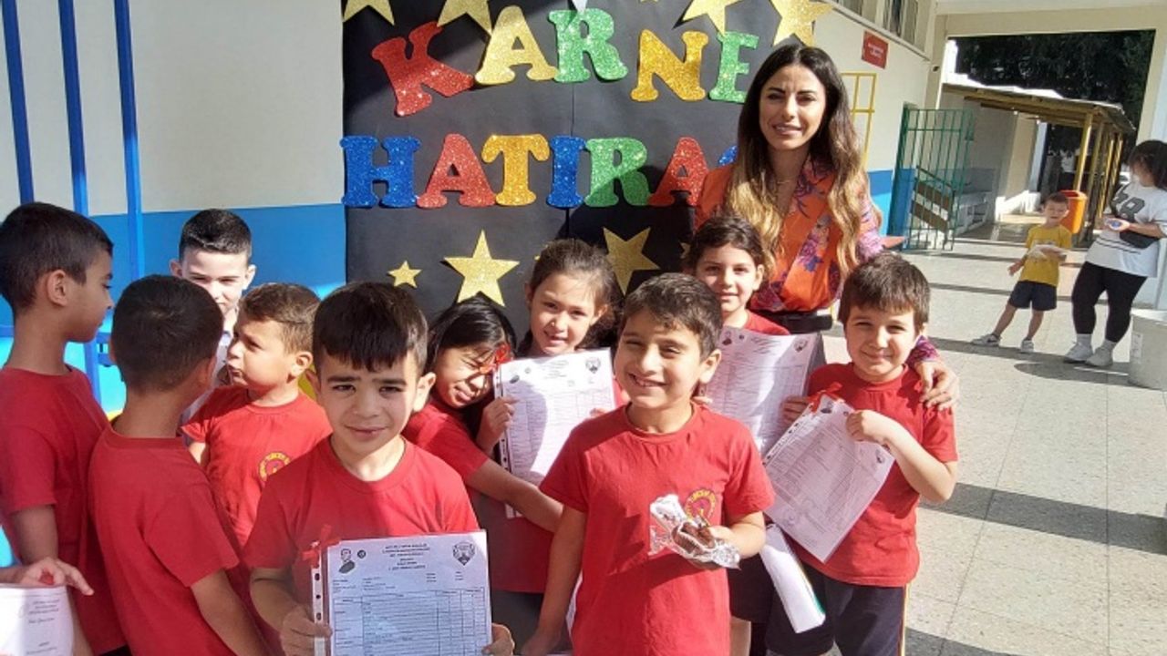 İlkokullarda karneler dağıtıldı, yaz tatili başladı