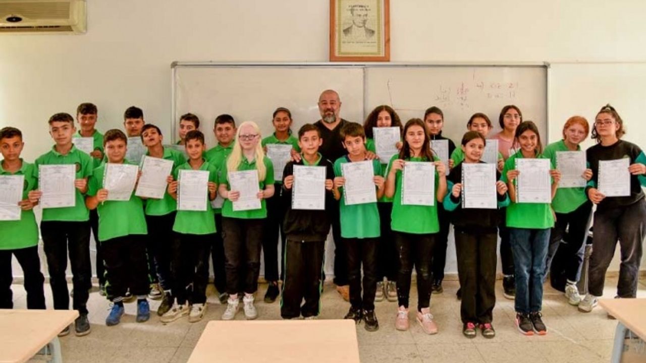 Orta dereceli okullarda karneler bugün dağıtıldı, yaz tatili başladı