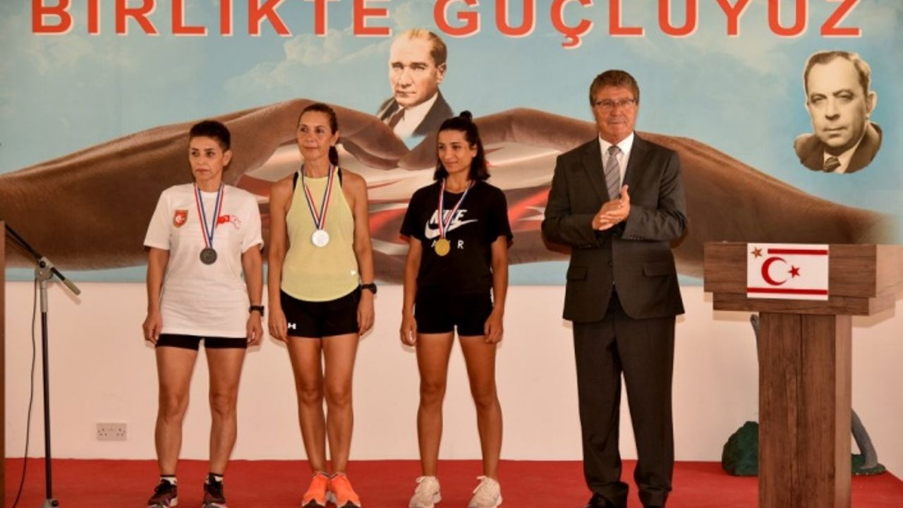 Başbakan Üstel, “Mukavemet Yol Koşusu” ödül törenine katıldı