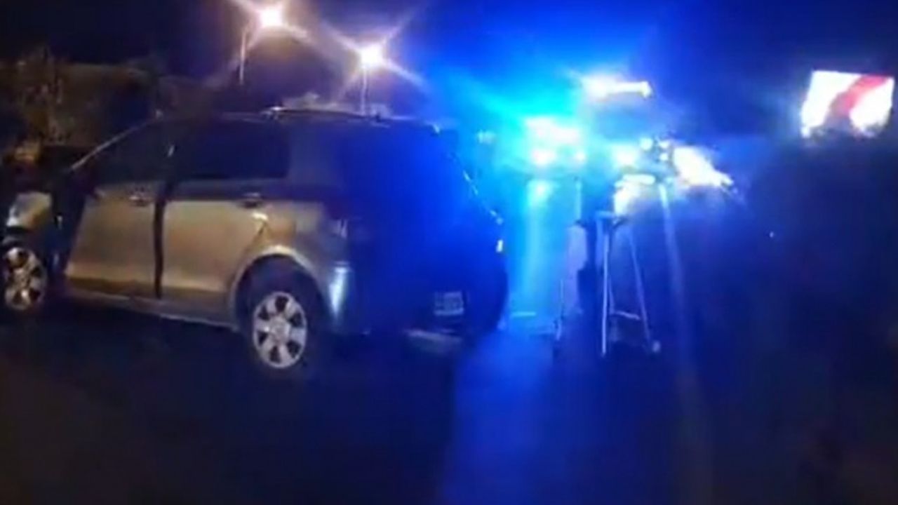 Yolun sağına geçen araç karşıdan gelenle çarpıştı… 1 ölü, 4’ü çocuk 6 yaralı
