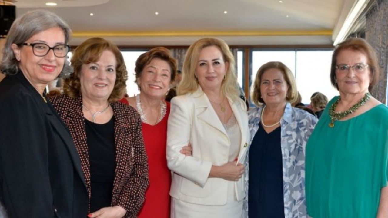 Cumhurbaşkanı Ersin Tatar’ın eşi Sibel Tatar, Kıbrıs Türk Kadınlar Birliği Lefkoşa Merkez Şubesi tarafından düzenlenen birliğin 70’inci yıl kutlama yemeğine katıldı