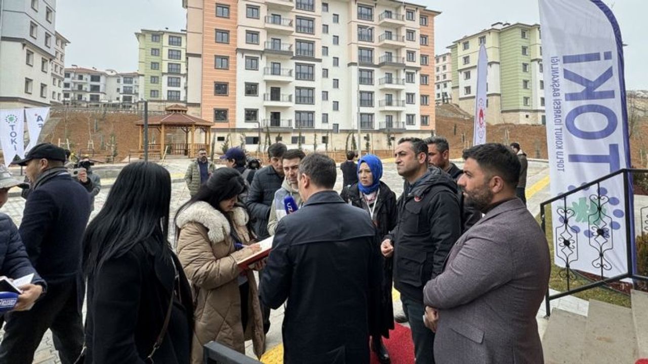 Uluslararası medya mensupları Malatya'da deprem bölgesi hakkında bilgilendirildi