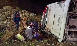 Mersin'de katliam gibi kaza! Yolcu otobüsü devrildi, çok sayıda ölü ve yaralı var...