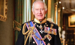 İngiltere Kralı Charles'ın kamu kurumlarına asılacak portresi tanıtıldı