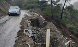 Karşıyaka - Kozan yolunda yol kayması!