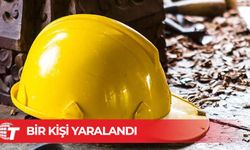 Kamyon, kum boşaltma sırasında devrildi