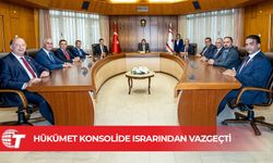 Hükümet konsolide ısrarından vazgeçti