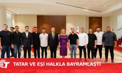 Cumhurbaşkanı Tatar ve eşi halkla bayramlaştı