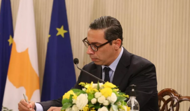 Rum İçişleri Bakanı Konstantinos Yoannu: Düzensiz mültecileri sınır dışı edemiyoruz