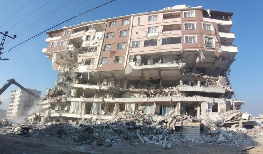 Hatay'da 9 kişinin yaşamını yitirdiği binanın müteahhidi: Bu apartmanı hatırlayamadım