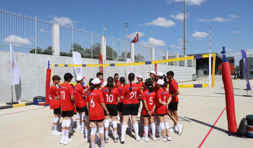 Türkiye-Yunanistan sınırında voleybol dostluk maçı oynandı