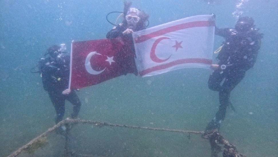 Marmara Denizi'nde KKTC bayrağı açtılar